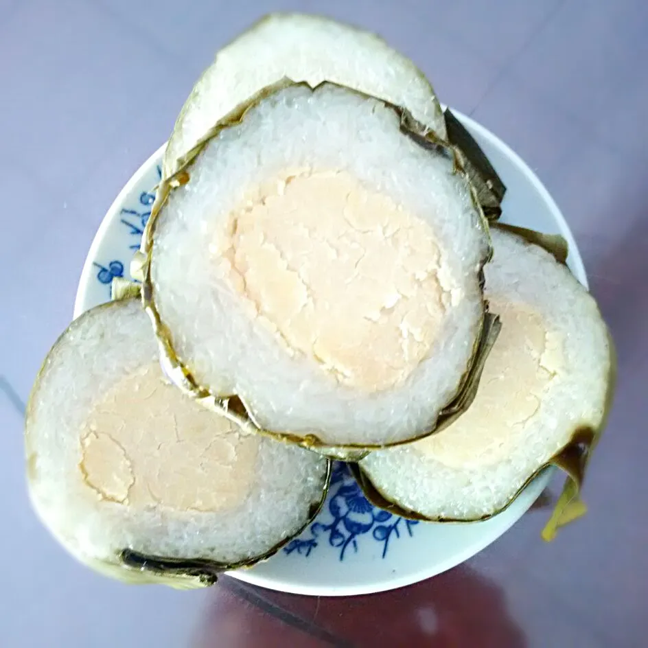 Cylindric glutinous rice cake (filled with green bean paste and fat pork)|Chinh Mrlamさん