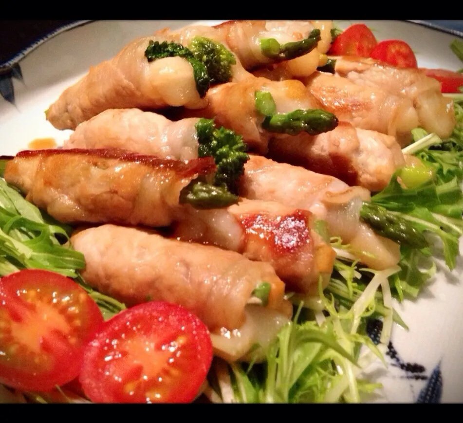 ともさんの料理 餅の豚肉巻き♪ネギ嫌いな息子のために菜の花とアスパラ巻き🎶|さわこさん