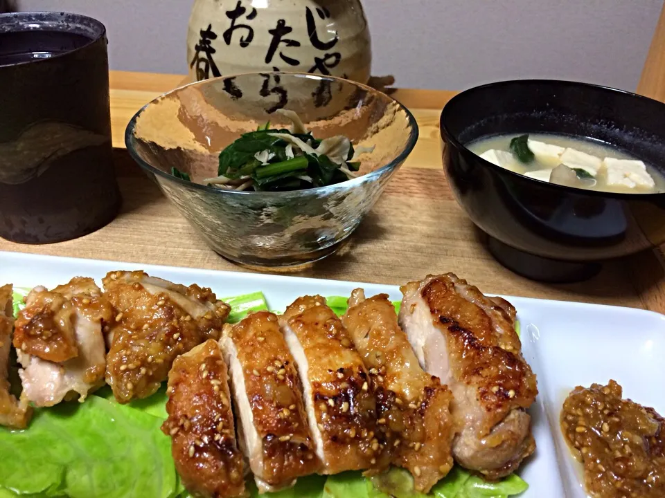 今晩の男前料理☆鶏もも肉の香り味噌ダレ焼き、小松菜と舞茸の煮浸し、豆腐の味噌汁！|Uemura Koshiさん