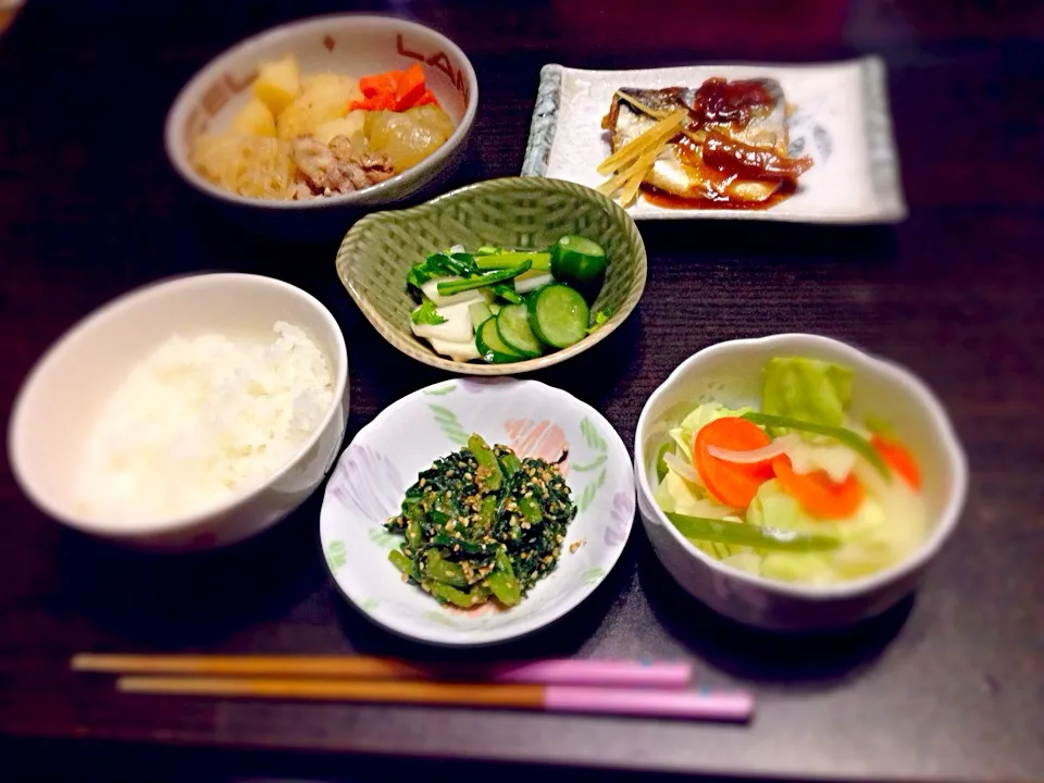 鯖の味噌煮 、肉じゃが、蒸し野菜 、春菊の胡麻和え、お新香(((o(*ﾟ▽ﾟ*)o)))|さやかさん