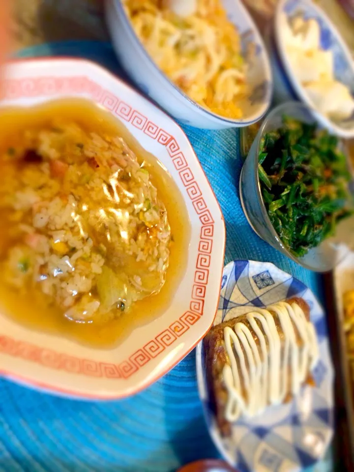 Snapdishの料理写真:あんかけチャーハン、ほうれん草のおひたし、かく玉焼き、白菜の漬物|Mami  Kisiさん