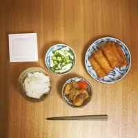 Snapdishの料理写真:〇新居で初めての自炊

春巻き
肉じゃが
ねばねばサラダ
納豆
炊きたてごはん

全部美味しく頂きました
ごちそうさん|m.uさん