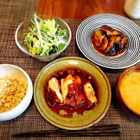 Snapdishの料理写真:鶏肉の照焼き、茄子の南蛮風、ベビーリーフとカイワレのサラダ、雑穀ごはん、味噌汁|せつこさん