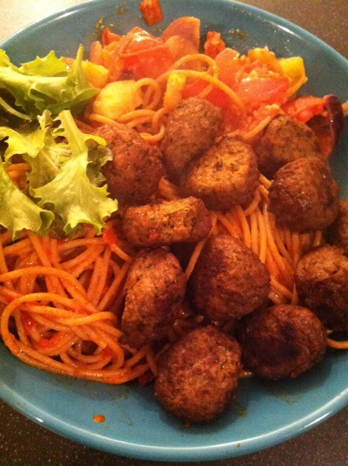 Snapdishの料理写真:Veggie meatballs w/ spaghetti & savoury tomatoes|Nick Hiderさん