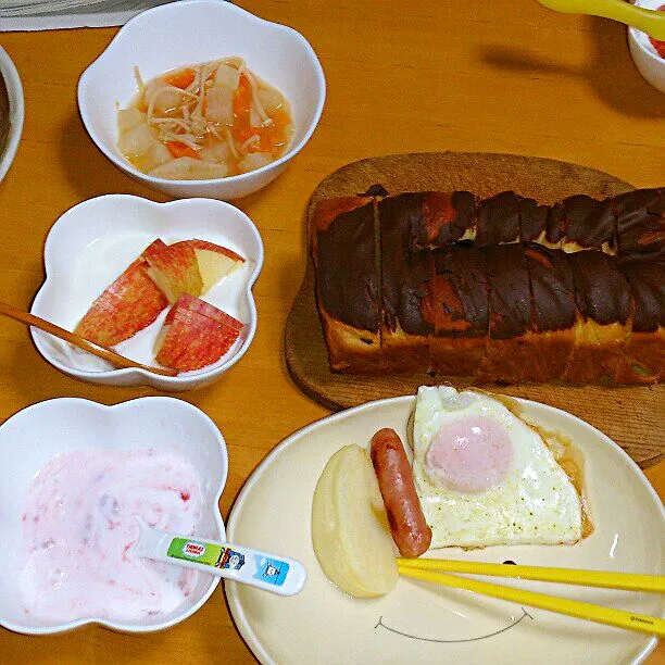 2/2(日)の朝食
朝フルーツはりんご(*^^*)|ふみぃさん