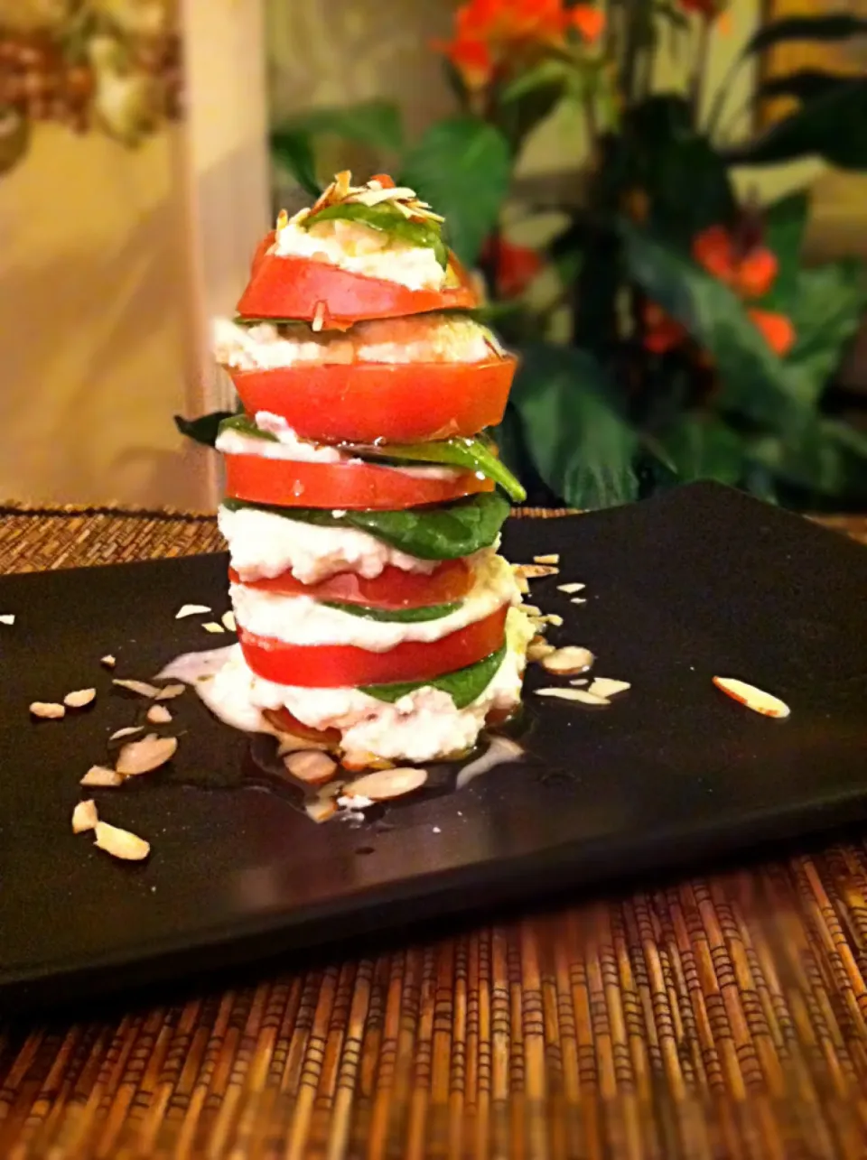 Afternoon snack tomato-spinach-reduced fat ricotta cheese with drizzle of evoo and topped with roasted sliced almonds|Abigailさん