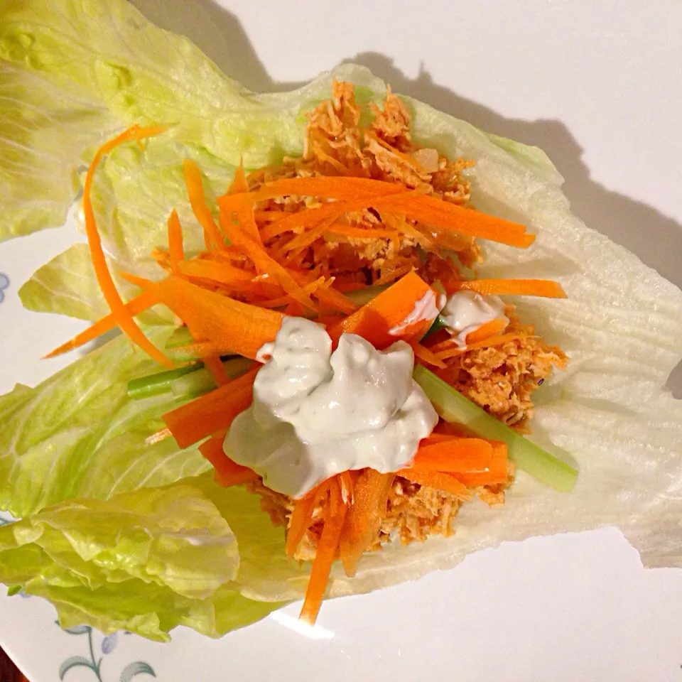 Buffalo chicken lettuce wraps with homemade bleu cheese dressing|Martha P.さん