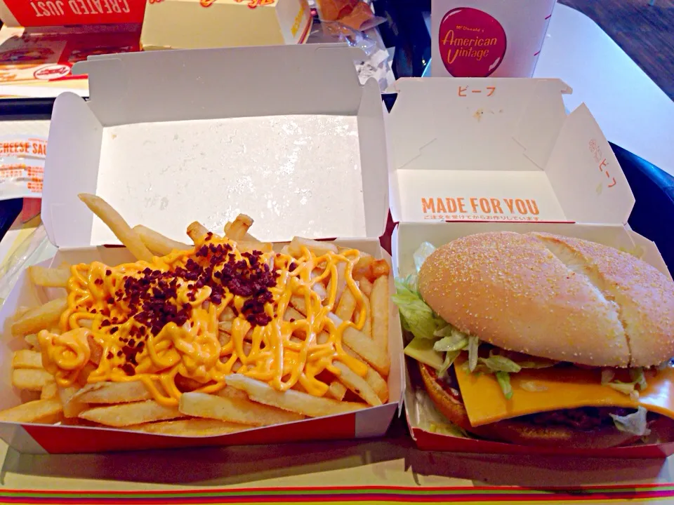 mc hot and groovy burger and classic fries|carla santiagoさん