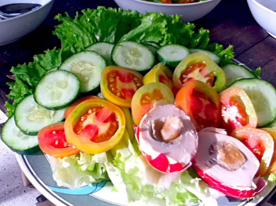 CELT salad - cucumber, egg, lettuce, tomato|Food Tripさん