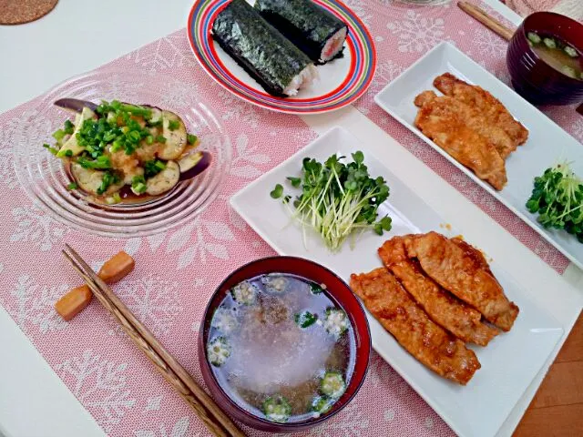 Snapdishの料理写真:今日の昼食  恵方巻、豚肉の香味ソース焼き、なすポン酢、雷汁|pinknari🐰🌈さん