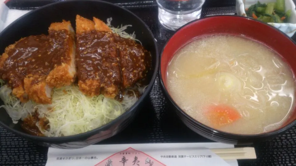 Snapdishの料理写真:ソースカツ丼|ゆうじろうさん