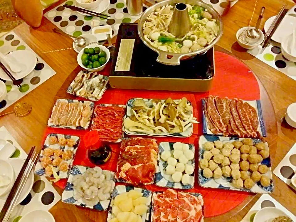 Snapdishの料理写真:CNY HOTPOT spread|Karen Teohさん