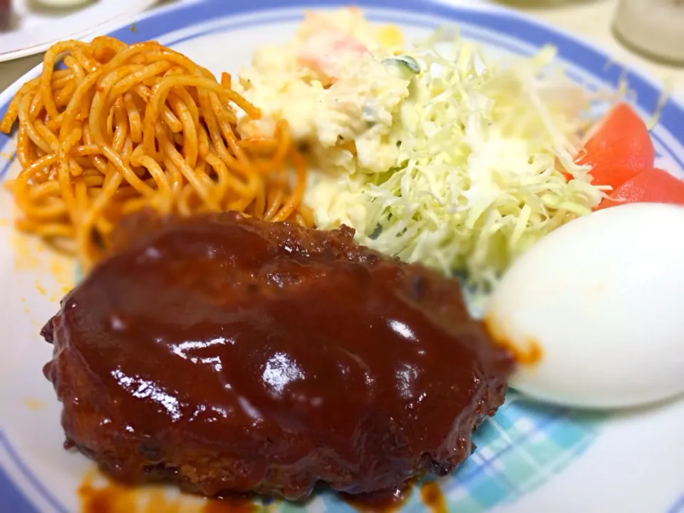 Snapdishの料理写真:ハンバーグとスパゲッティとポテトサラダ|ひなたさん