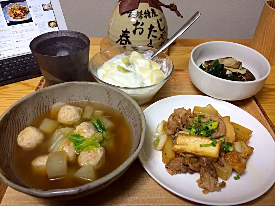 今晩の男前料理☆〜大根、豚肉、厚揚げの炒め煮、白菜と豚団子の中華スープ、舞茸とほうれん草のソテー、りんごキウイヨーグルト、芋焼酎じゃがたらお春！|Uemura Koshiさん