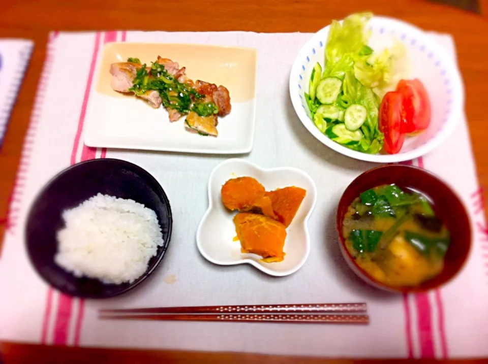 ネギ塩チキン、ほうれん草と長芋の味噌汁、かぼちゃの煮物|カナエさん