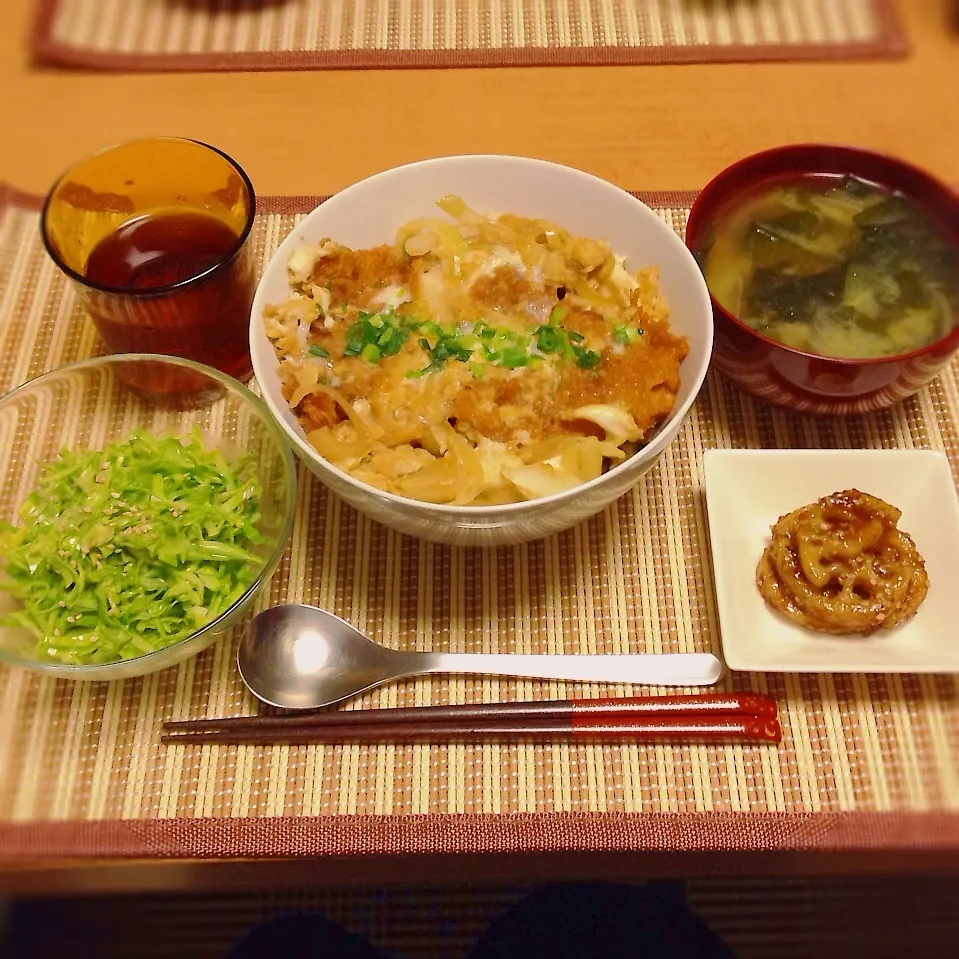 カツ丼、蓮根の甘辛炒め、キャベツサラダ|はるさん