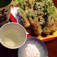 Snapdishの料理写真:緑の天ぷら…セロリ、パセリ、ちくわ…千曲錦で乾杯ーー🍶