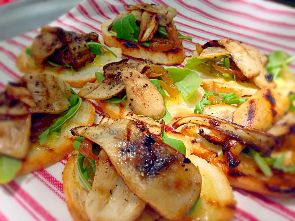 Oyster Mushroom Bruchetta with caramelised onion, rocket and olive oil mayo|Marile Van Niekerkさん