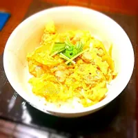 Snapdishの料理写真:お昼に彼のおうちで作った親子丼♪|みなみさん