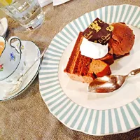 Snapdishの料理写真:Ek Chuah チョコレートケーキ＆チョコレートドリンク|Shirai Yuukiさん