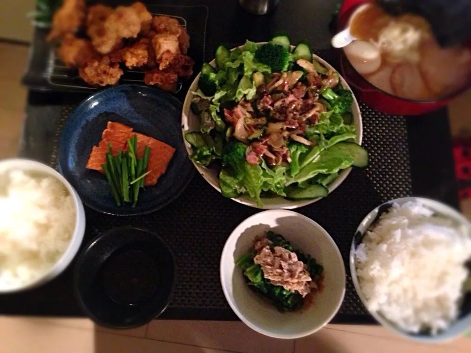 唐揚げ、お刺身、キノコとベーコンのサラダ、ほうれん草のお浸し、ラーメン|ayumiさん