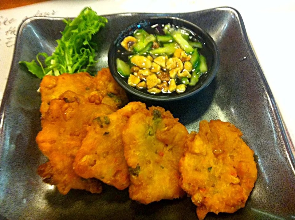 Tod Man Khao Pod corn fritter with peanut, chilli and lime dip|Nicole Avisさん