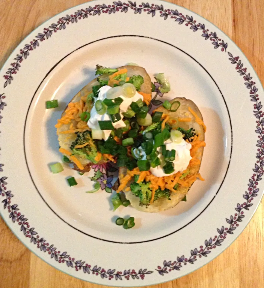 Broccoli and Non-Dairy Cheddar Tater Skins|http://melissasmenu.wordpress.com/さん