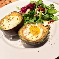 Baked eggs in avocado|alison marieさん