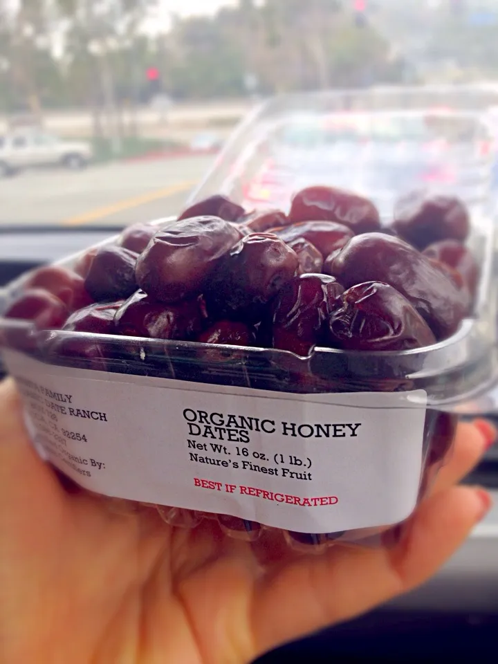 Organic honey dates|ali kamenovaさん