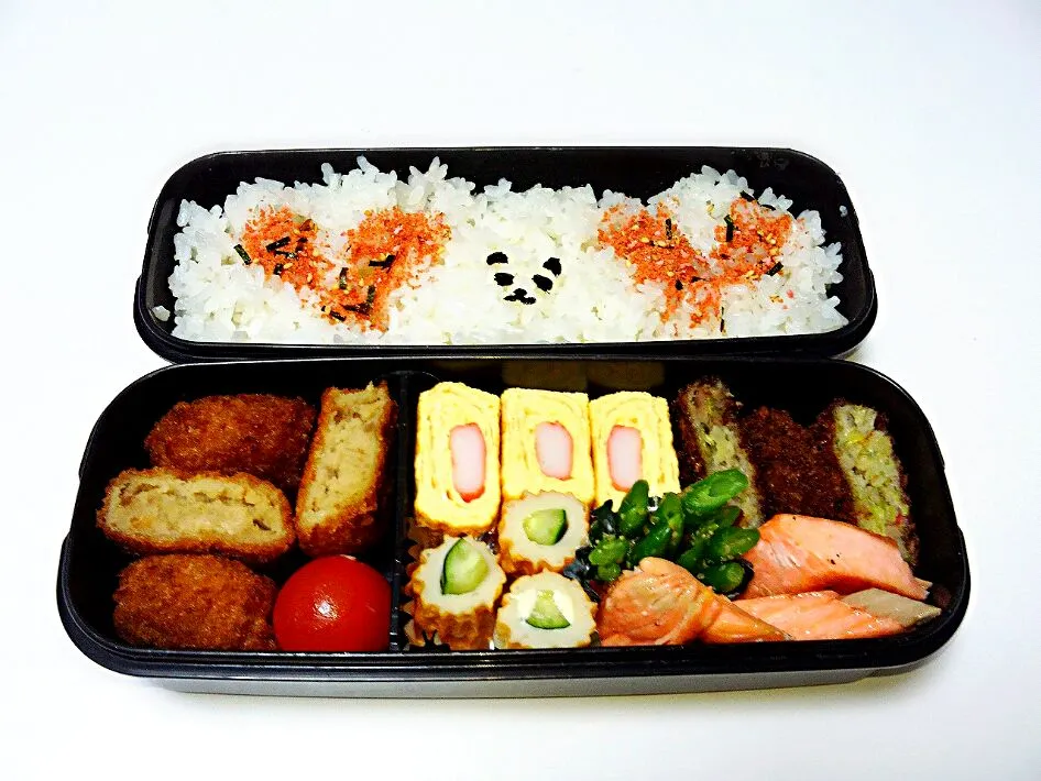 お弁当♬
*コロッケ
*たまごやき(カニカマ)
*ちくわきゅうり
*いんげんのごまあえ
*やき鮭
*ミンチカツUFO味|Michiko  Arakiさん