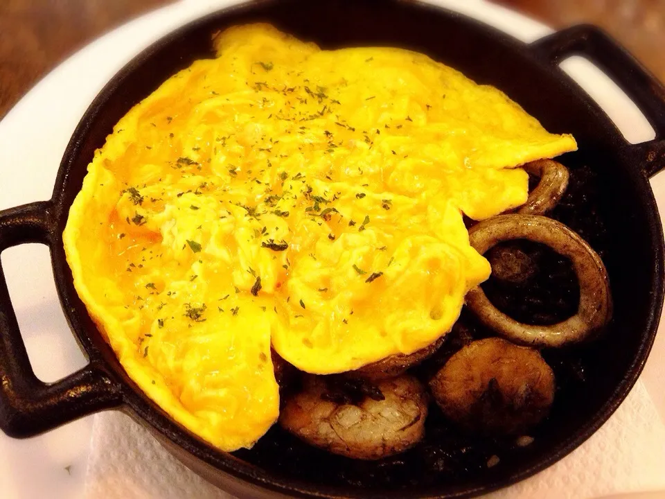 Fluffy omelet & squid ink pilau|kazuko Tsujiさん