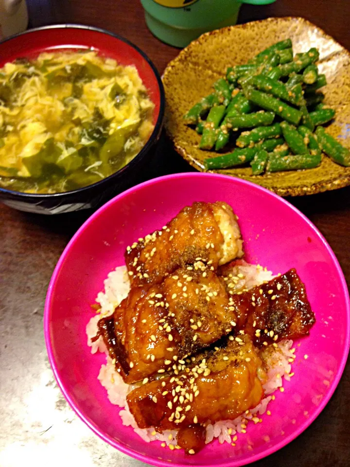 タレも絶品ふっくら鯖の蒲焼丼、シャキシャキいんげんの胡麻和え、ふんわり玉子のかき玉汁|IGGYさん