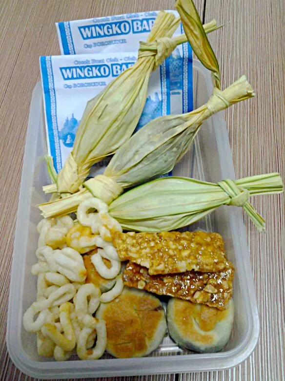 Snapdishの料理写真:makanan tradisional indonesia|Dewi Sartikaさん