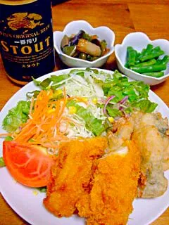 家飲みセット（イカフライ、ささみの大場巻き揚げ、野菜サラダ、ちくわとピーマンとなすの炒め物、いんげんのナムル、一番搾りスタウト）|すーさん