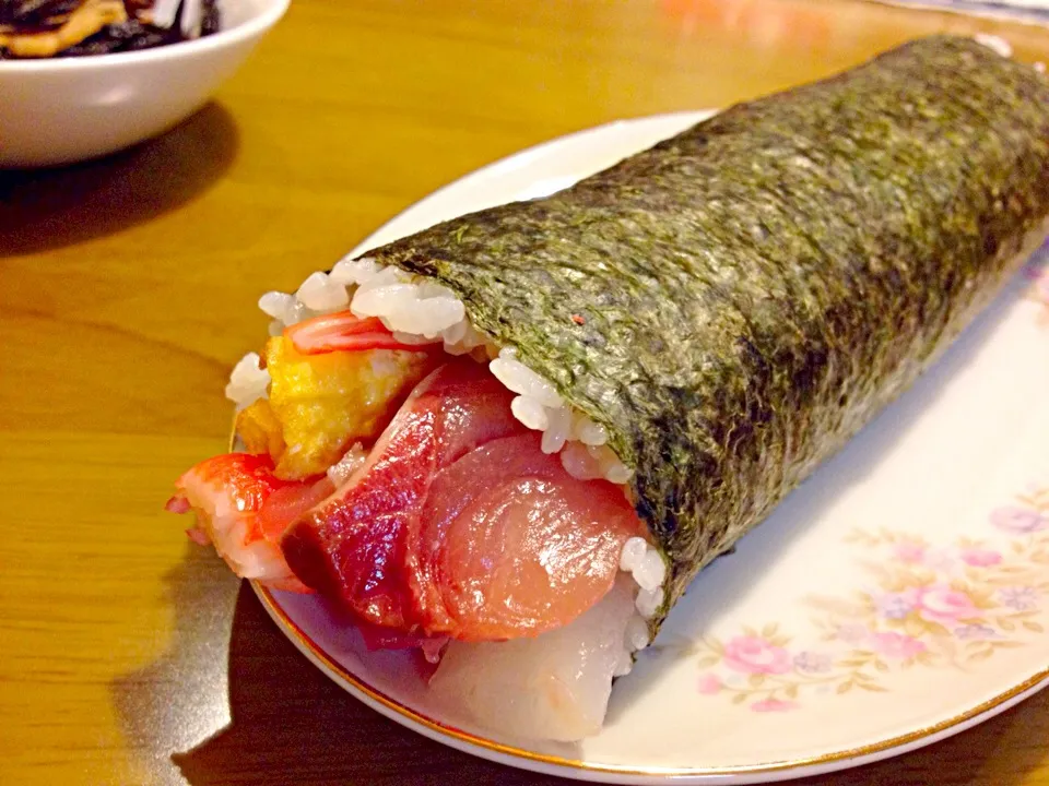 刺身の切り落としで海鮮太巻き🍣🍣恵方巻き*\(^o^)/*|かずみさん