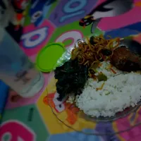 nasi, kakap, mie, sayur daun ubi|Dewi Sartikaさん