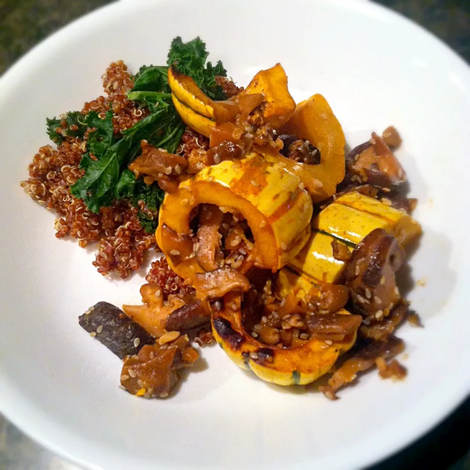 Snapdishの料理写真:red quinoa with kale and Szechuan seasoned delicata squash shiitake sesame compote|tara dactylさん