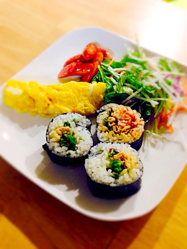 翌日の朝ごはんも海苔巻き。|おみちゃ🍄さん