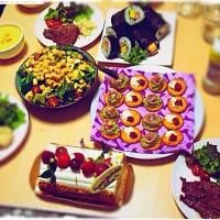 Snapdishの料理写真:Birth day party♥️   ステーキ、アボカド生ハムとジャムクリームチーズのカナッペ、シーザーサラダ、コーンスープポタージュ、恵方巻き、ロールケーキ|Bun**さん