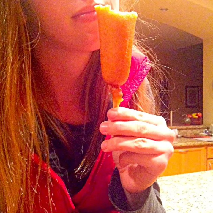 yes the corn dog and I model|Whitney Kinnisonさん