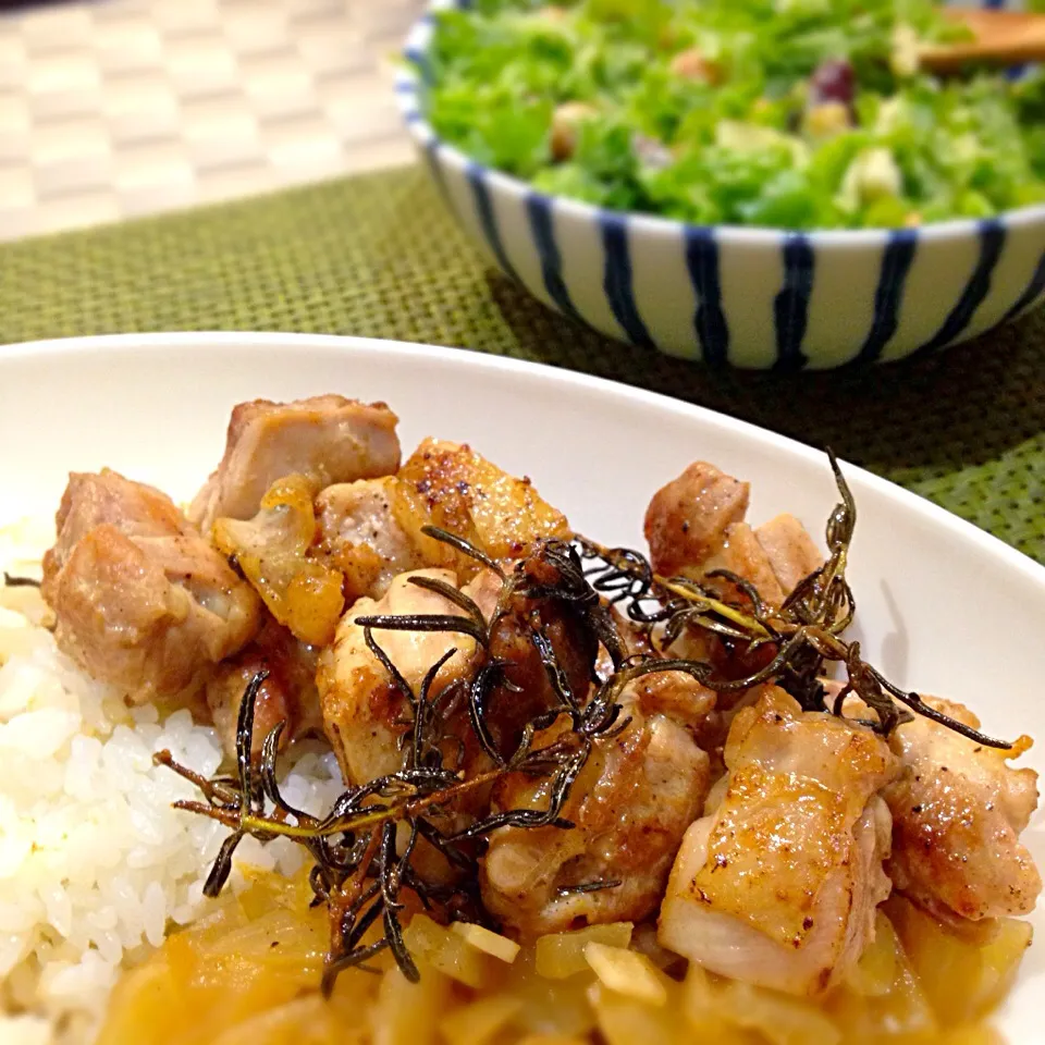 鶏モモ肉のローズマリー焼き、豆とレタスのレモンサラダ|あっさーさん