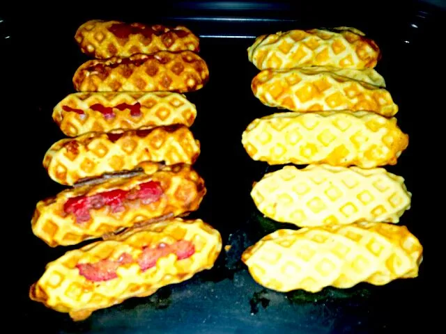 Belgian waffles (plain and with hotdogs)|Sarah Joy Castilloさん