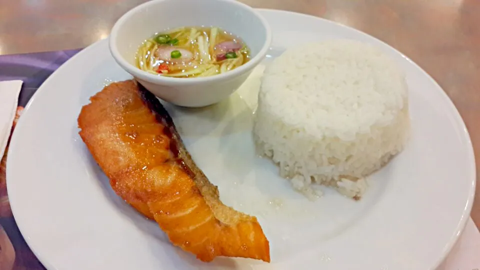 rice with grill-salmon|Sutharinee Likitnukulさん