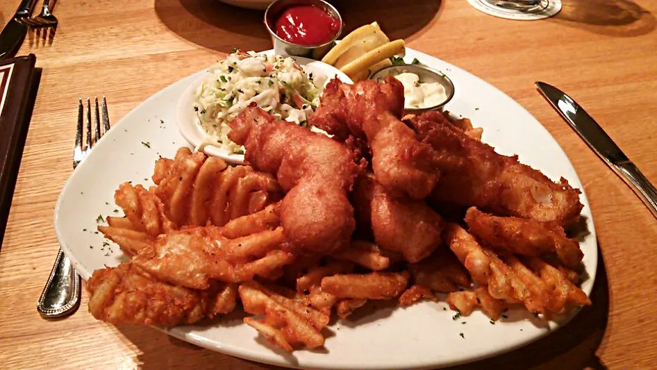 Snapdishの料理写真:Fish ＆ Chips@ Oak Creek Brewery ＆ Grill～o(^o^)o|quitaさん