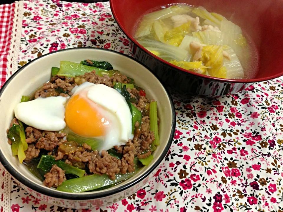 小松菜とひき肉のオイスター炒め丼、白菜と鶏胸肉の中華スープ|ゆりさん