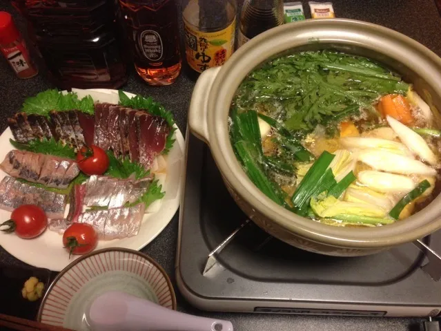 Snapdishの料理写真:ヘルシー豆腐野菜鍋、鰹のたたき、鯵のお刺身、ミニトマト🍅！꒰ •ॢ  ̫ -ॢ๑꒱✩✨|サソリさん