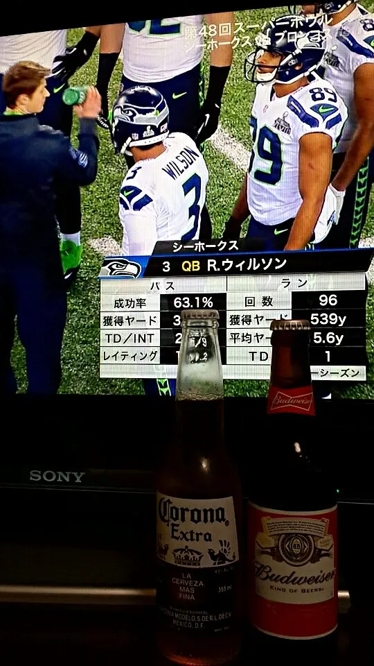 SUPERBOWLの月曜日は、リビングがスポーツバー。朝からビールをラッパ飲み。|sniper66さん