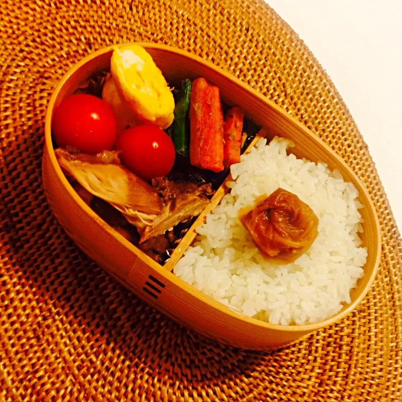 今日のお弁当！鶏もも肉の甘辛煮、菜の花とニンジンとアンチョビの炒め物、卵焼き(*^^*)|mamigoさん