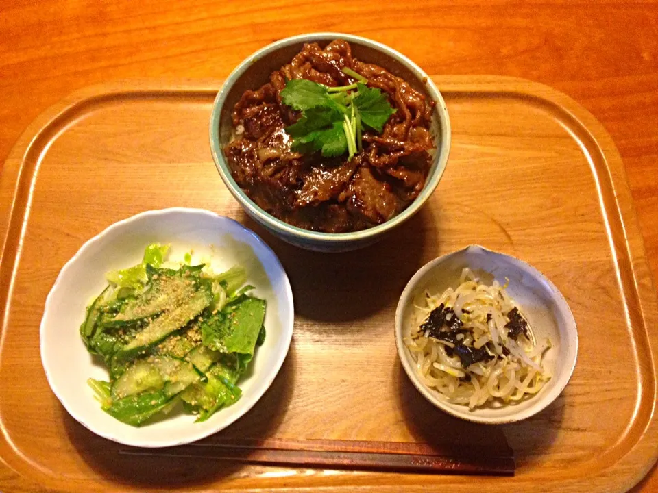 焼肉丼、もやしのナムル、ムンチサラダ|ゆう子さん