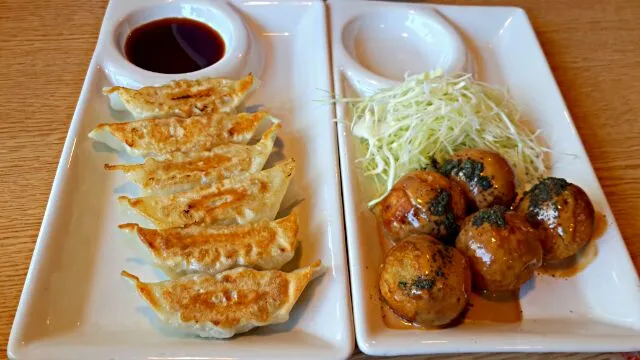 gyoza and takoyaki|Sutharinee Likitnukulさん